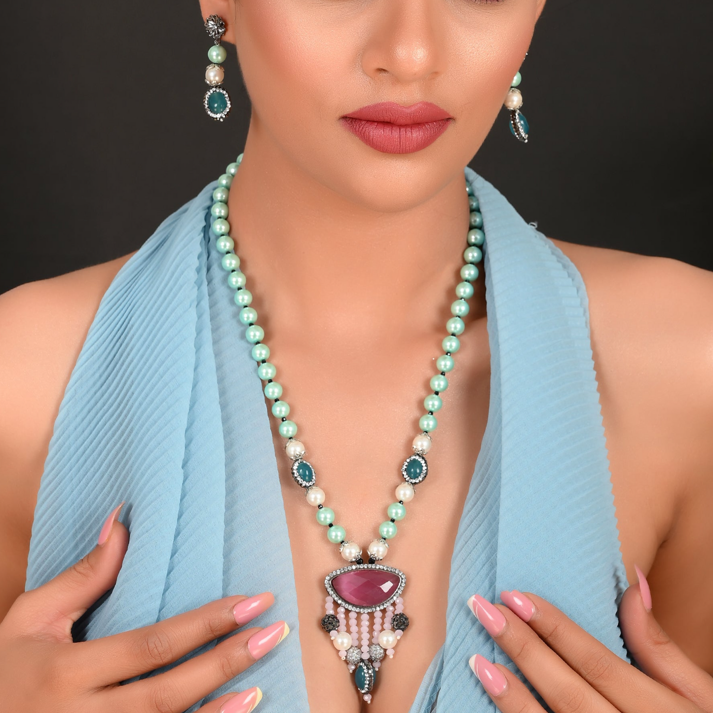 AQUA BASIL STATEMENT NECKLACE
