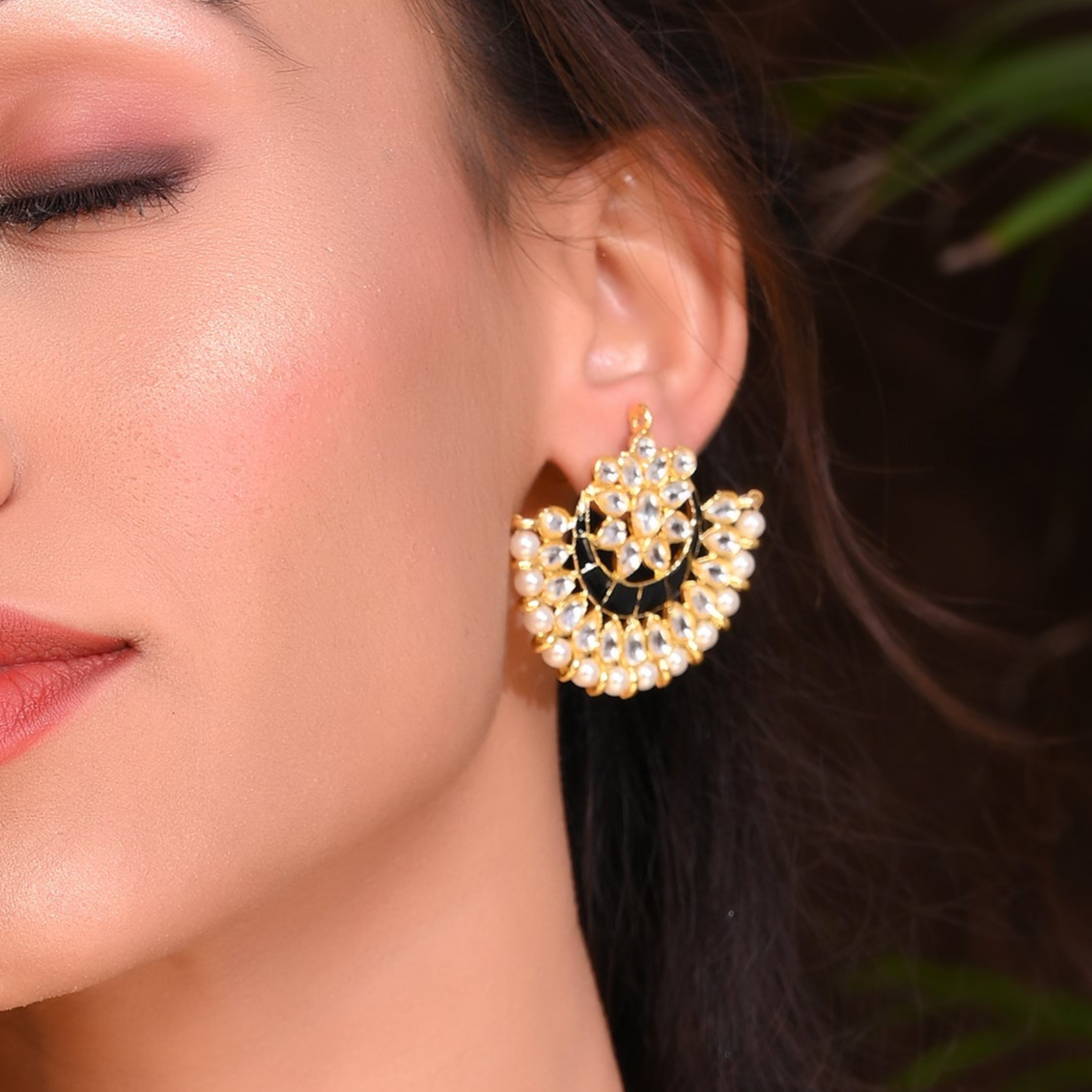 BLACK SORREL STUDS