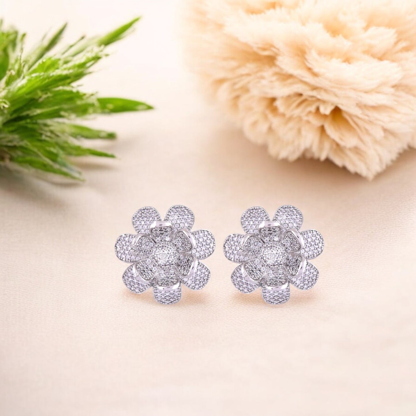 TRIVIA FLOWER EARRING