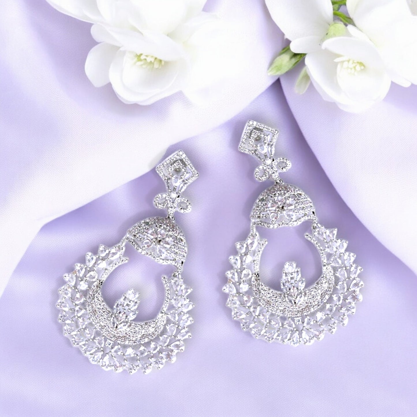 PRISITINE PETAL EARRING