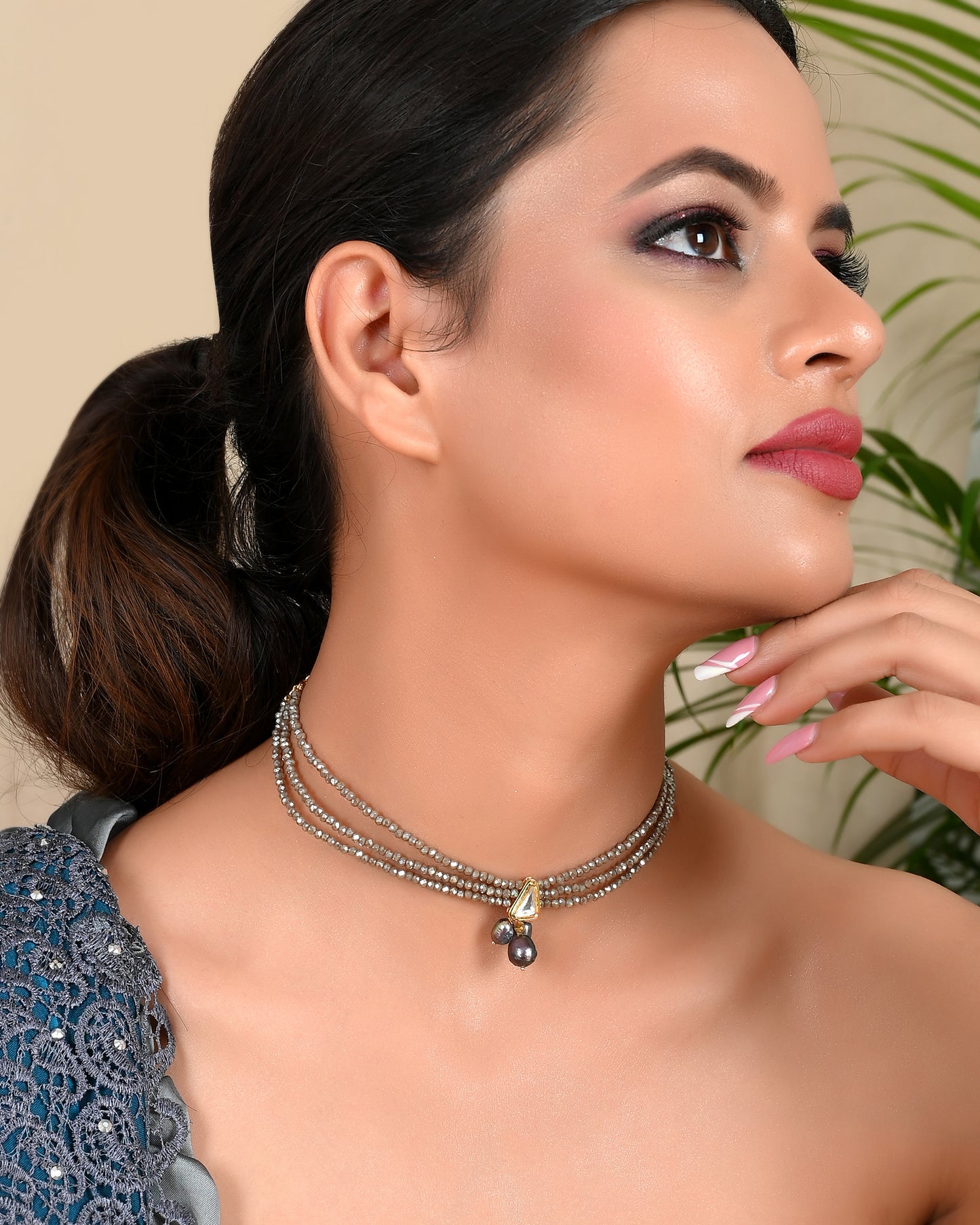 GREY VIOLA NECKLACE