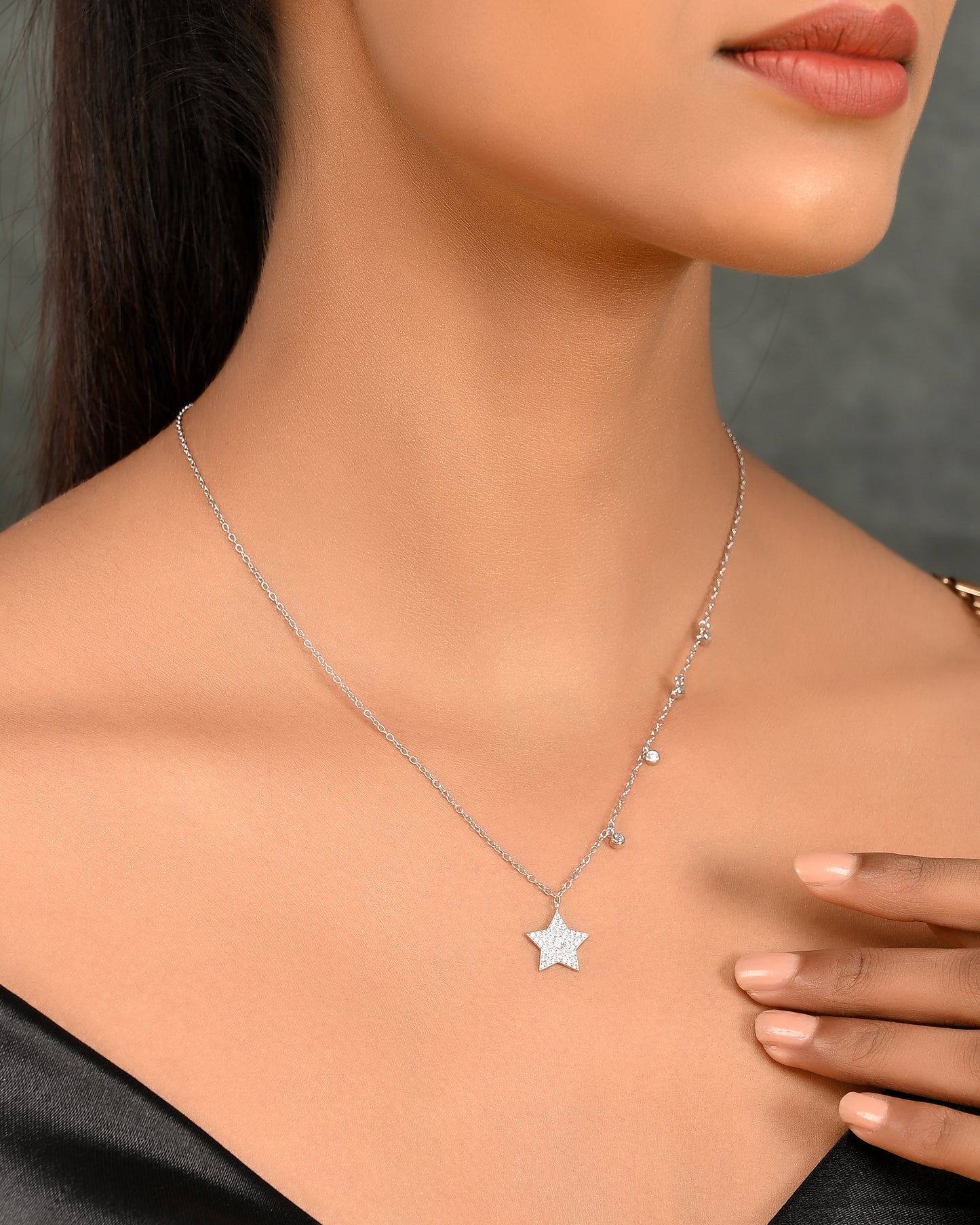 SILVER DIAMOND STAR NECKLACE