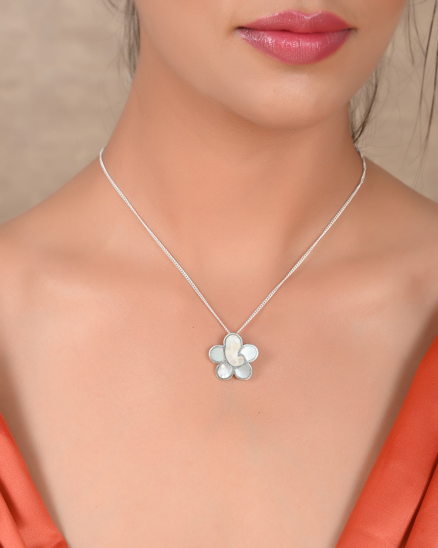 SILVER PEARL INLAY FLORA NECKLACE