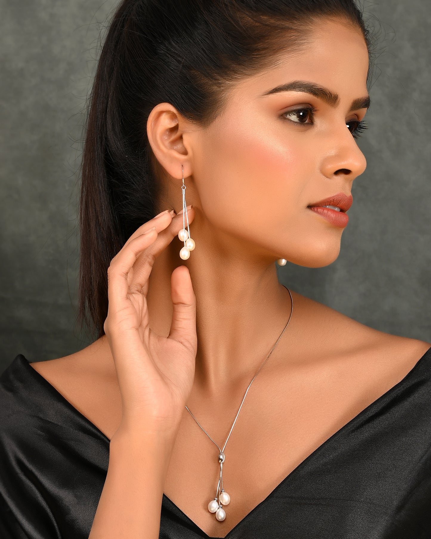 SILVER TRIPEARL ERA NECKLACE SET