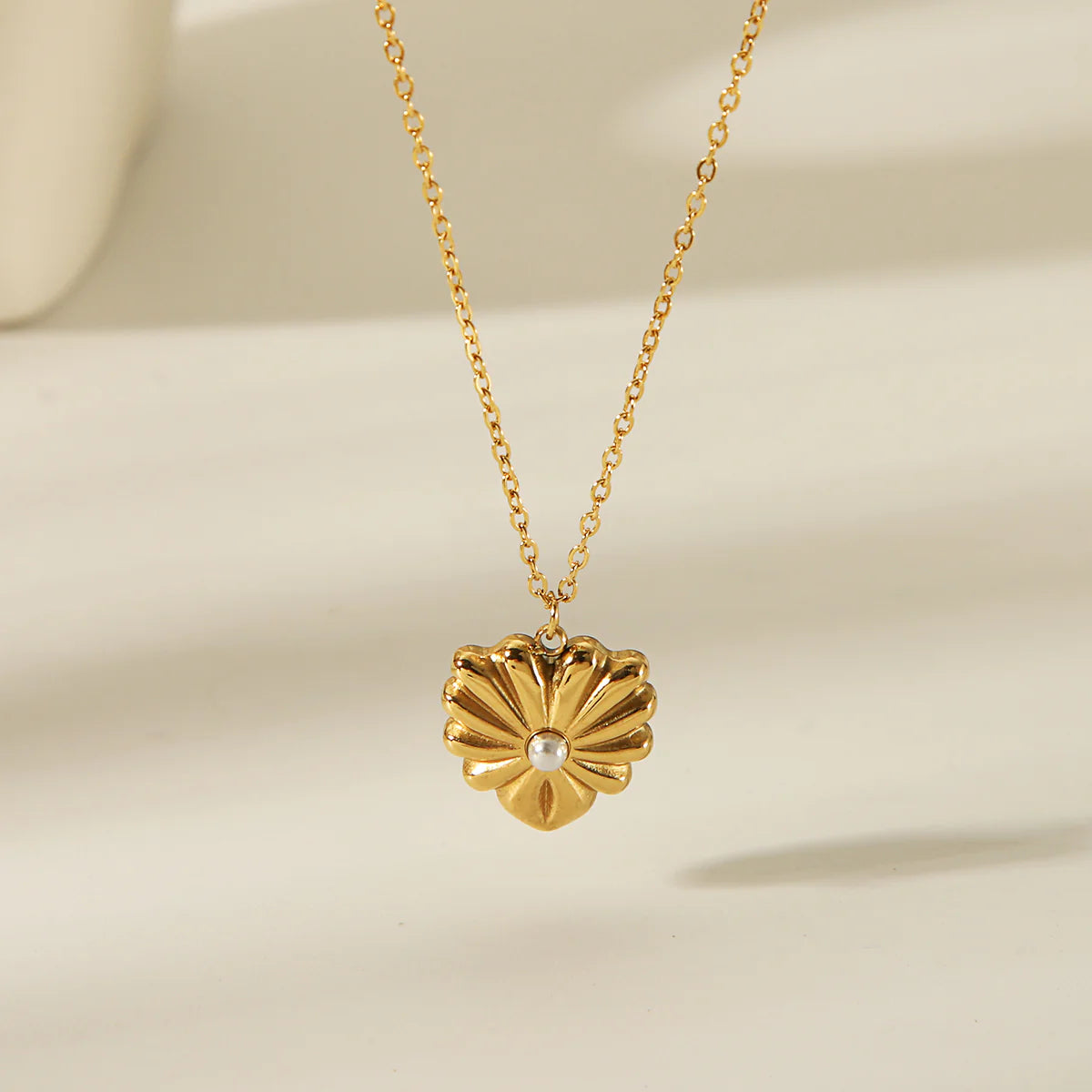 PERKY PEARL HEART 18K GOLD PLATED NECKLACE