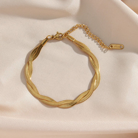 CRISSCROSS GOLDIE STATEMENT BRACELET