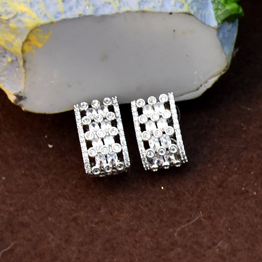 AD DOTS J EARRING