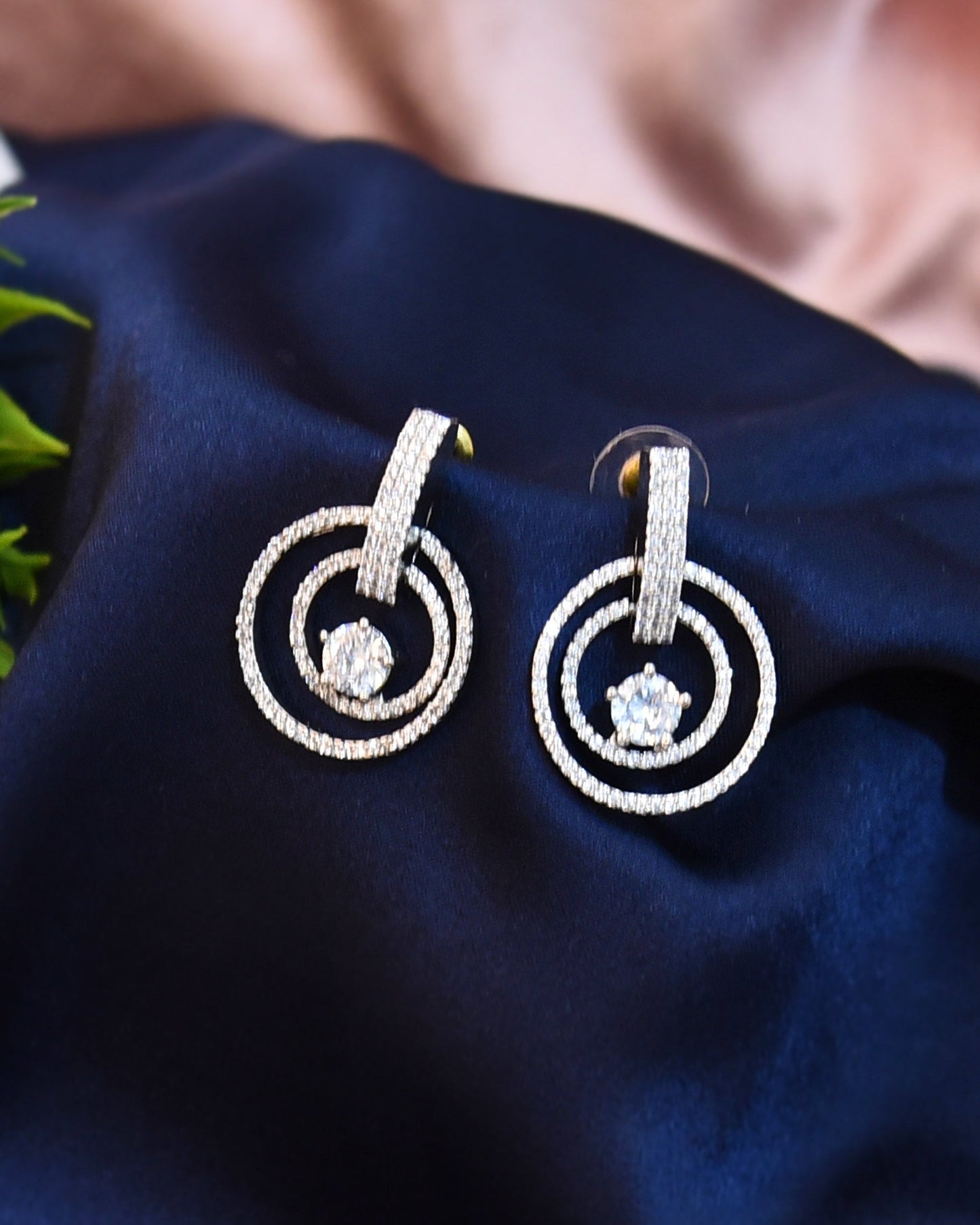 AD DOUBLE LOOP EARRING