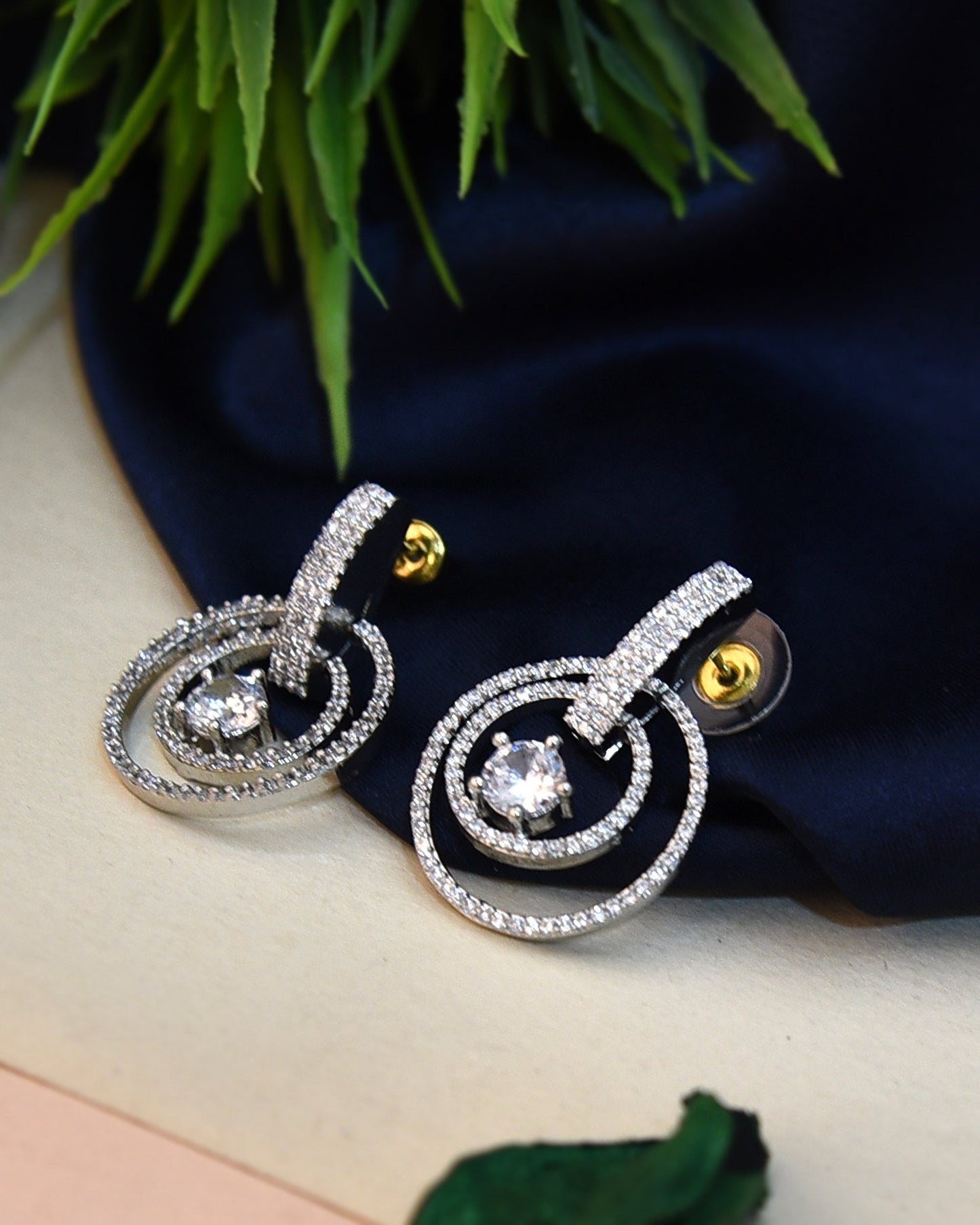AD DOUBLE LOOP EARRING