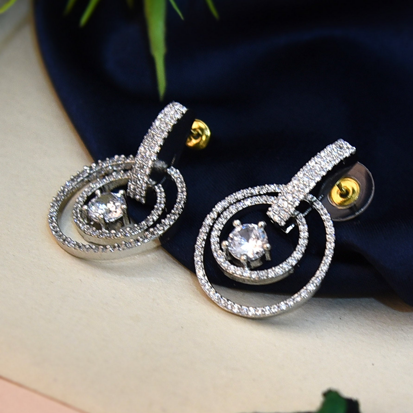 AD DOUBLE LOOP EARRING