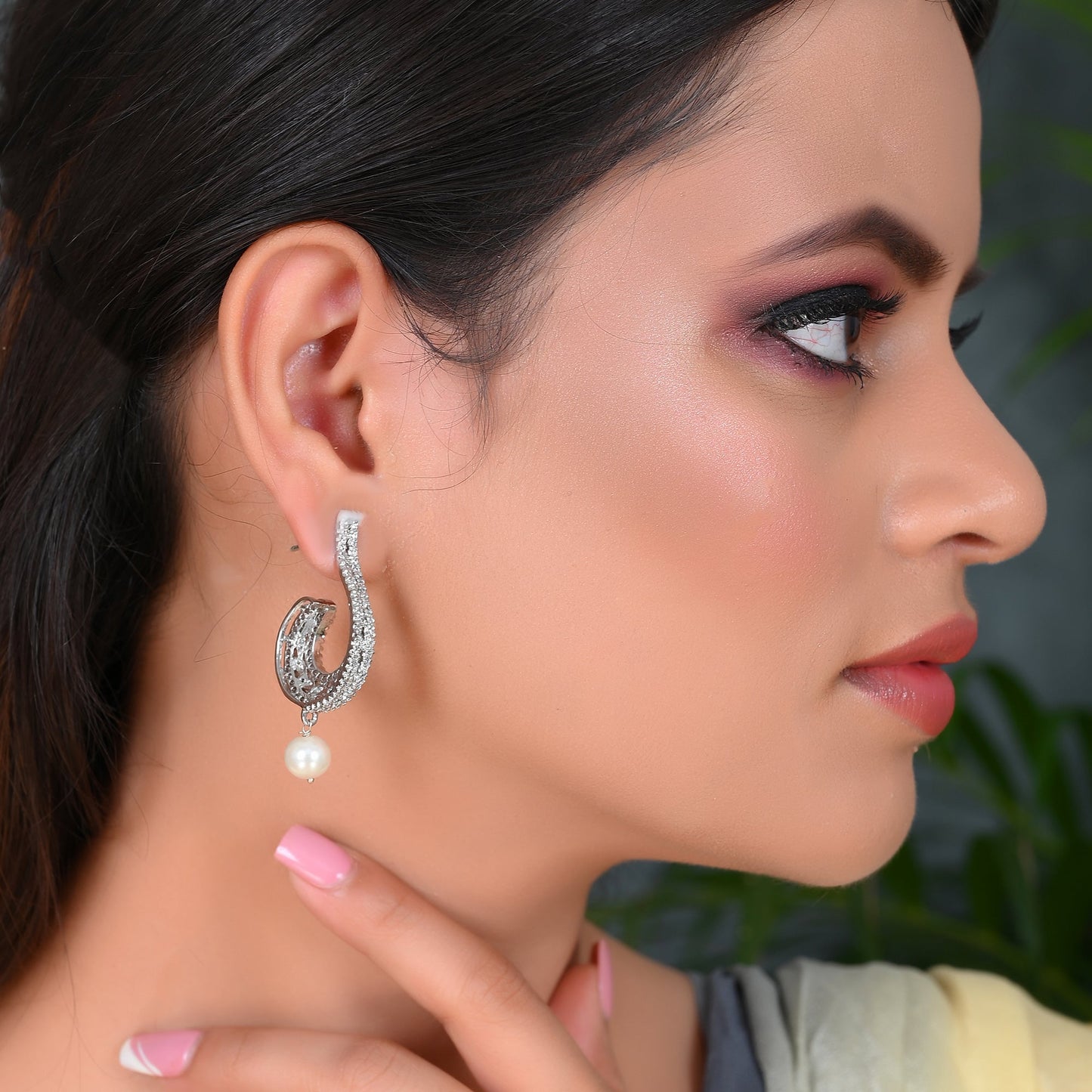 AD PEARL DROP EARRING