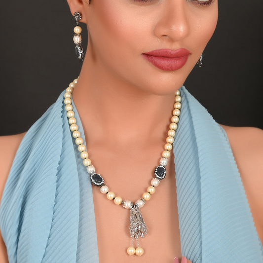 BLACK SESAME STATEMENT NECKLACE