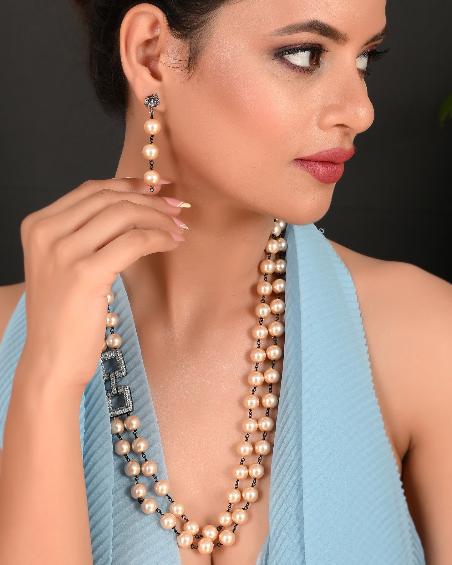 CREAM MACE STATEMENT NECKLACE