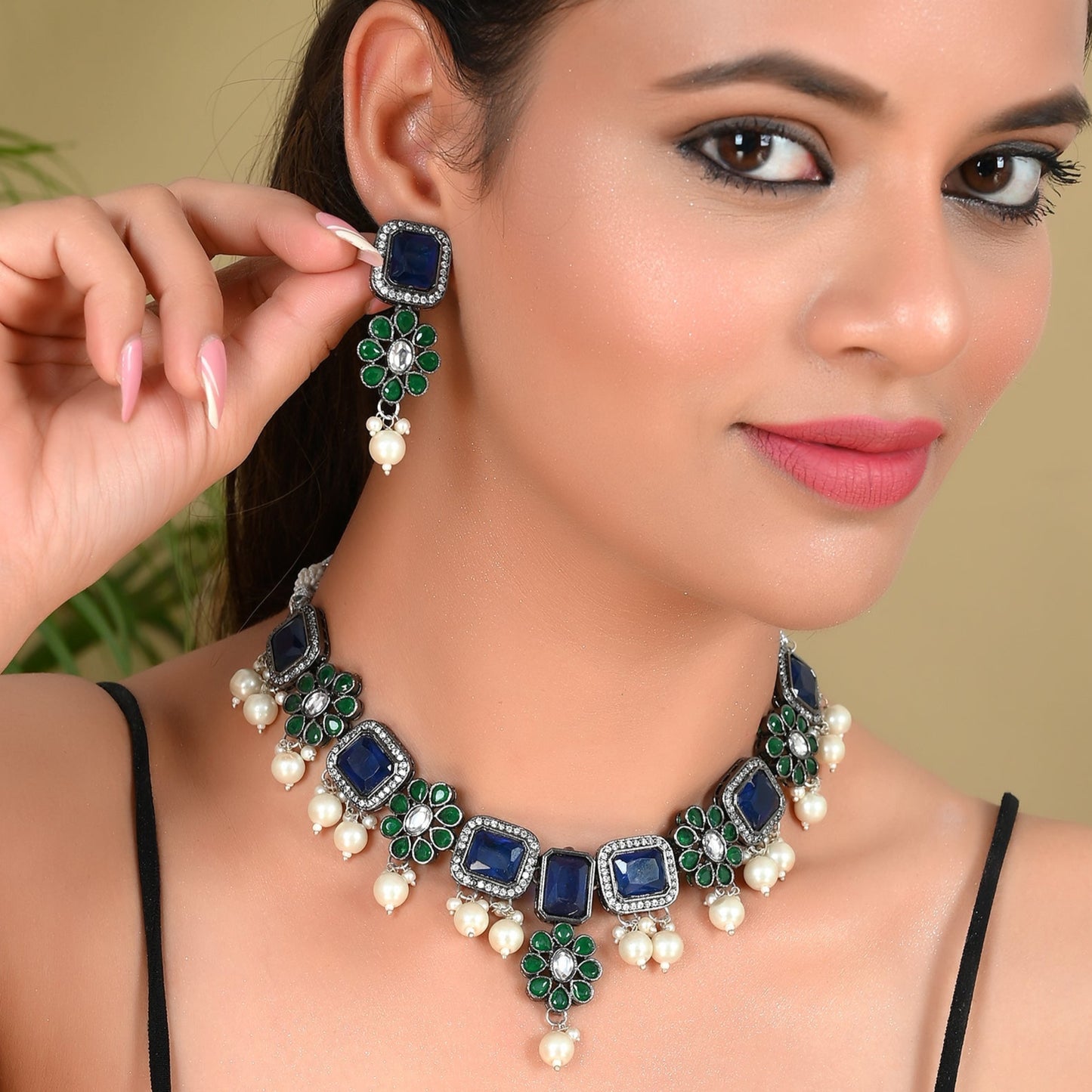 BLUEGREEN CRYSTA NECKLACE SET