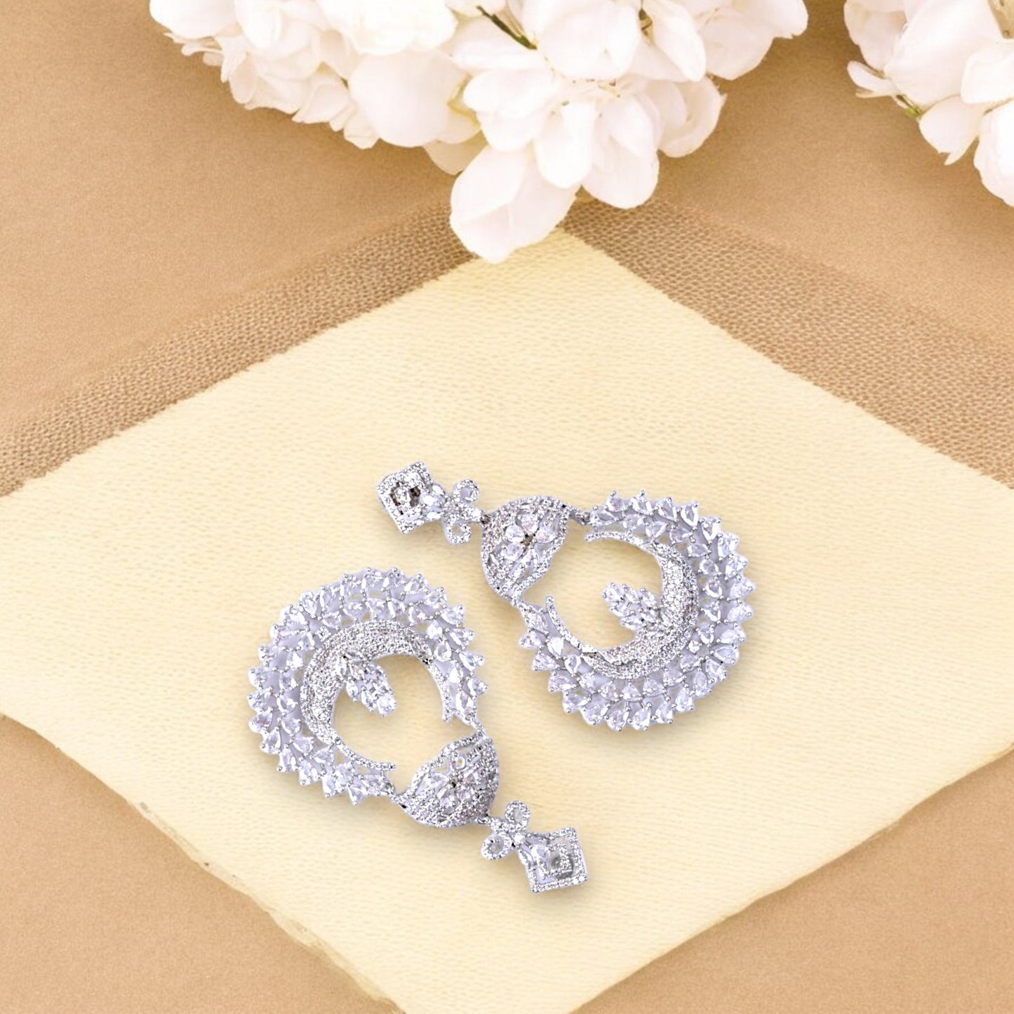 PRISITINE PETAL EARRING