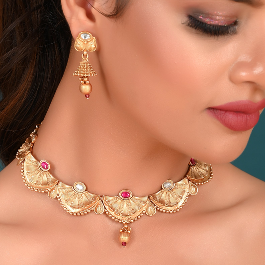 GOLDEN JACQUELINE NECKLACE SET