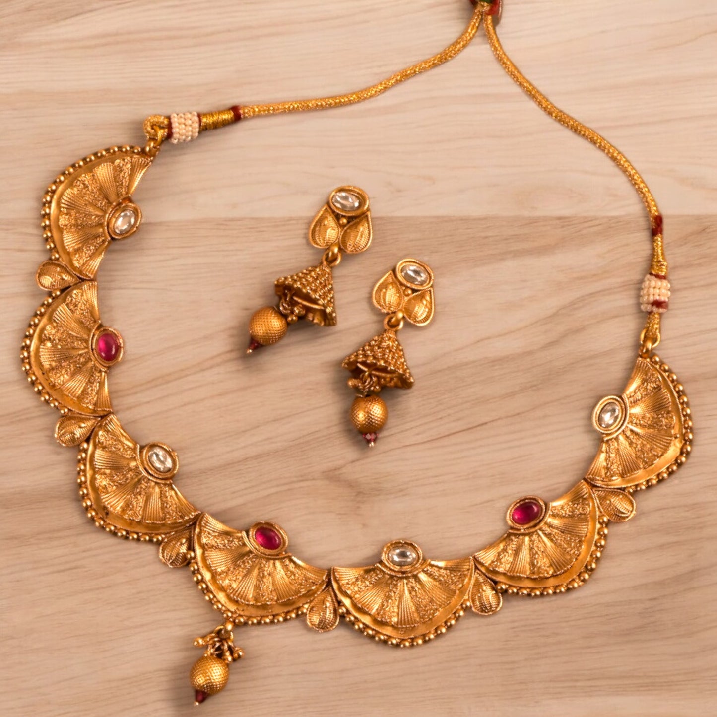 GOLDEN JACQUELINE NECKLACE SET