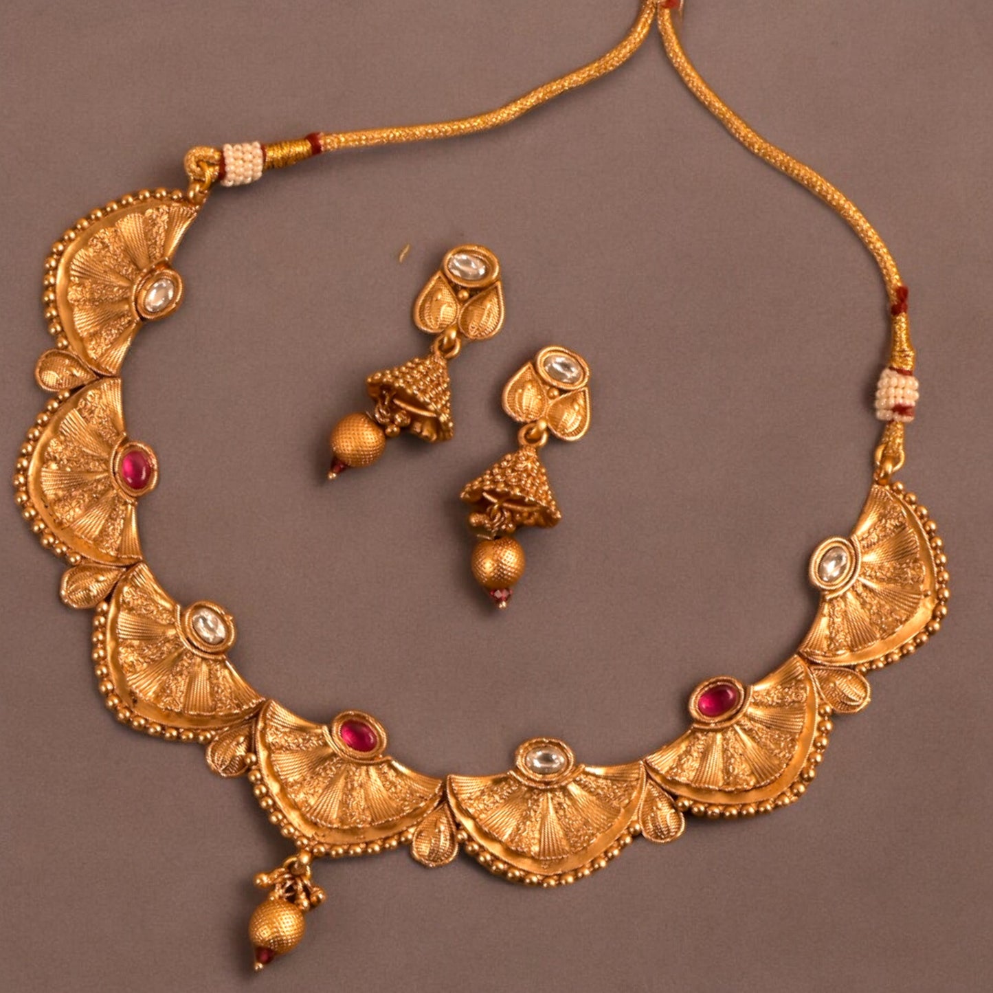 GOLDEN JACQUELINE NECKLACE SET
