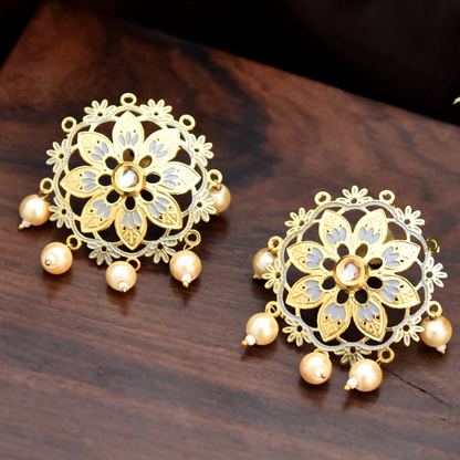 GREY MARGARET EARRING