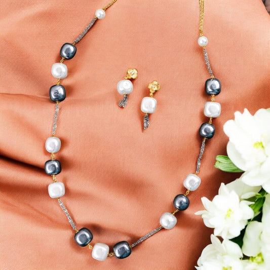 GREY CLOVE STATEMENT NECKLACE