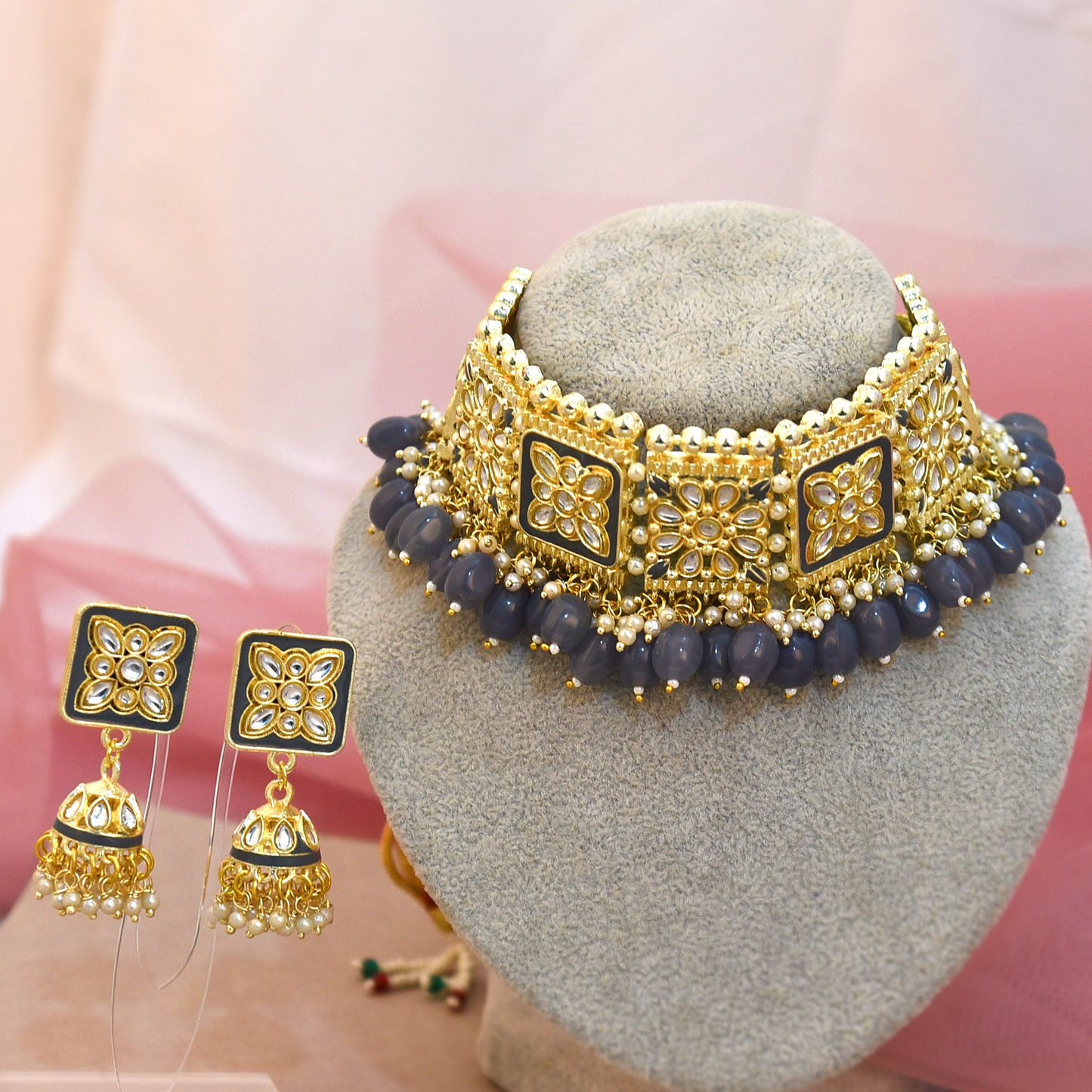 GREY ARUNIMA CHOKER SET