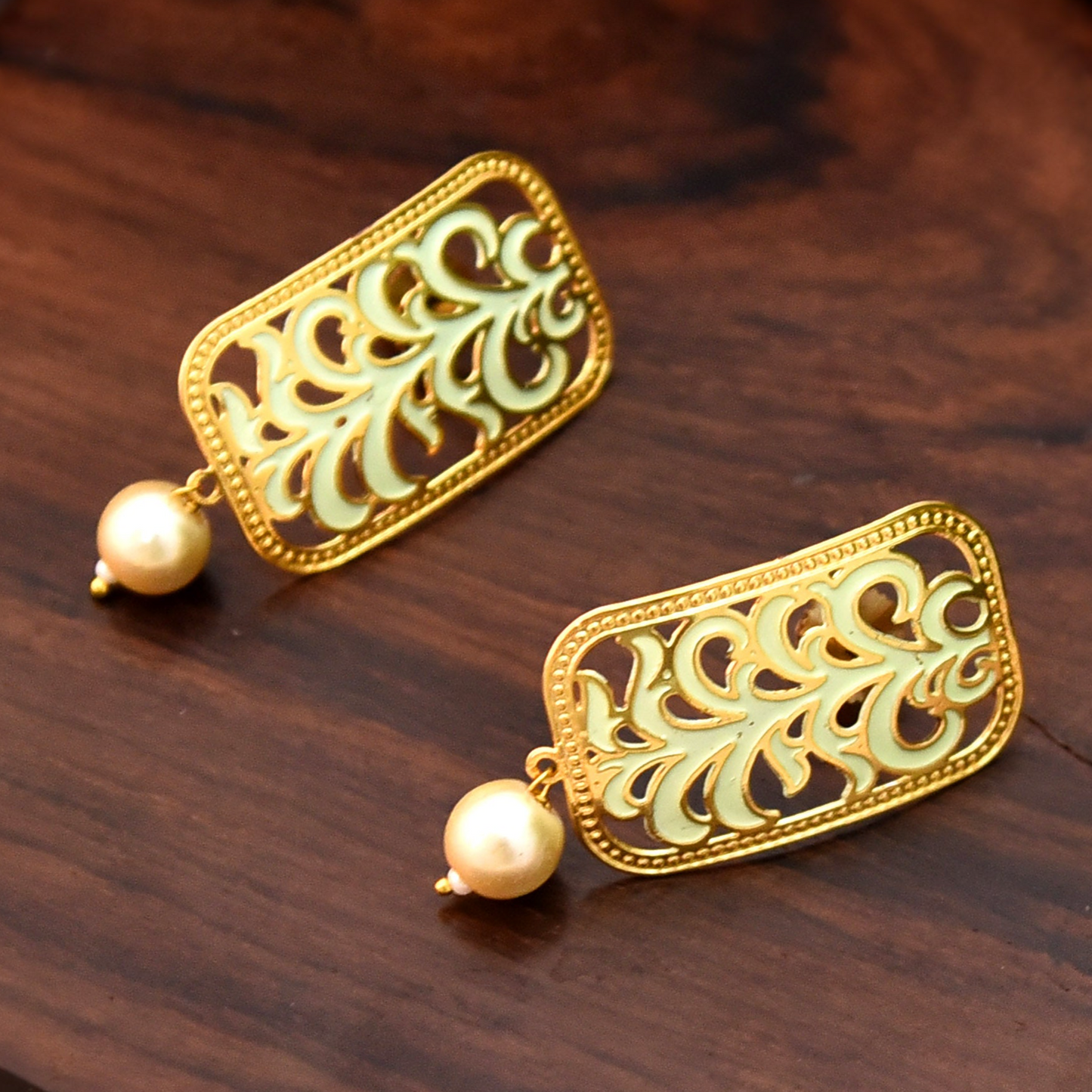 LIME MAHAKARNI EARRING