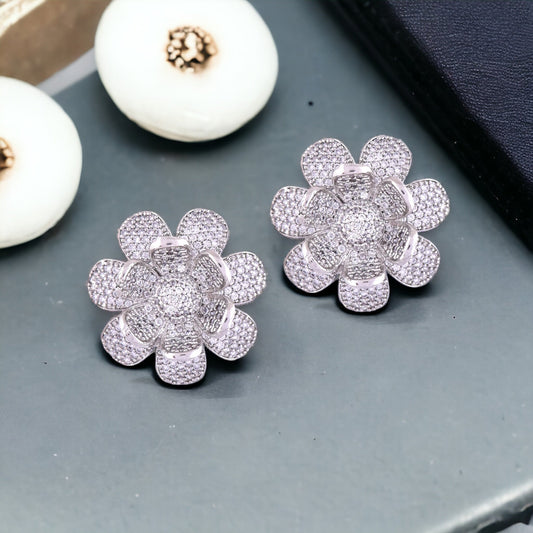 TRIVIA FLOWER EARRING