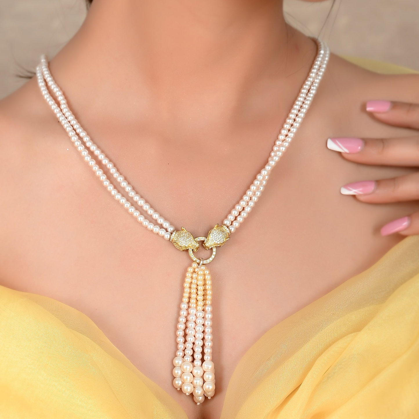 WHITE PEARL VANESSA NECKLACE