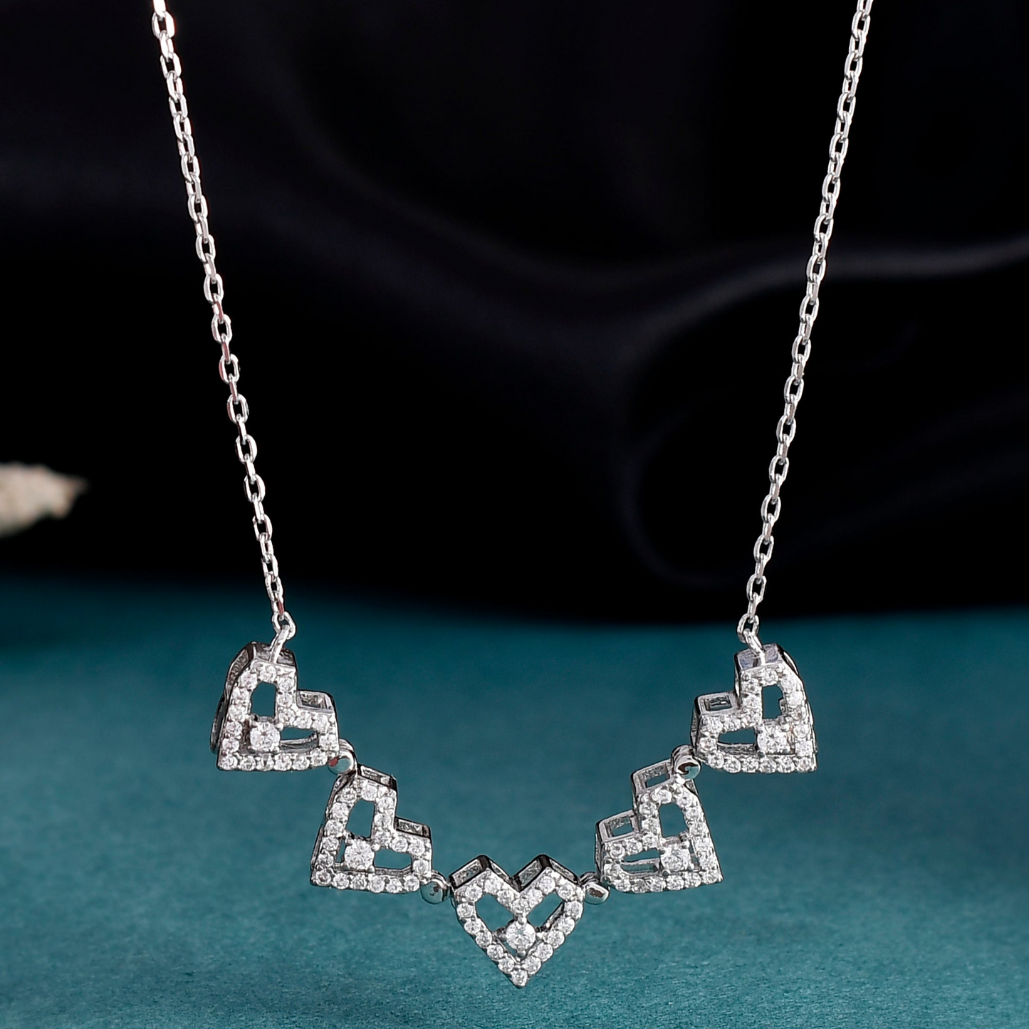 SILVER DIAMOND PENTA HEART NECKLACE