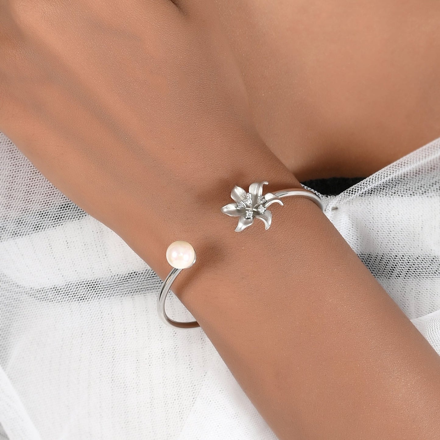 SILVER FLORA PEARL BRACELET
