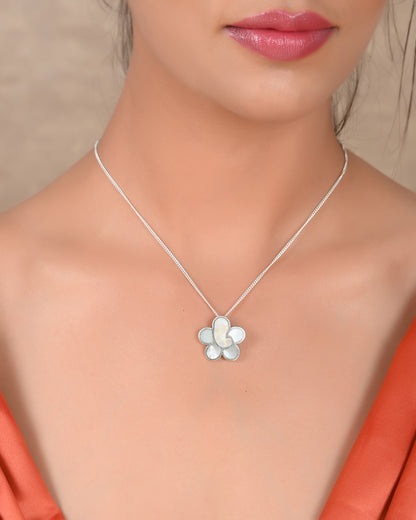 SILVER PEARL INLAY FLORA NECKLACE