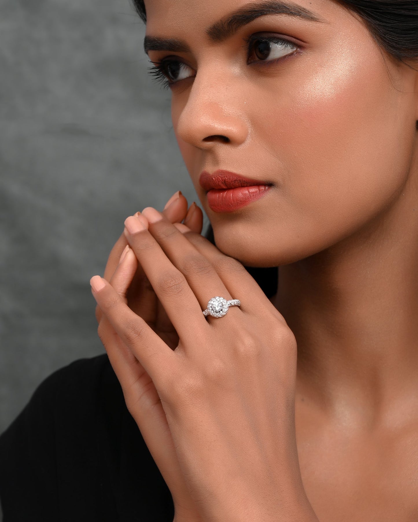 SILVER SOLIATIRE RING