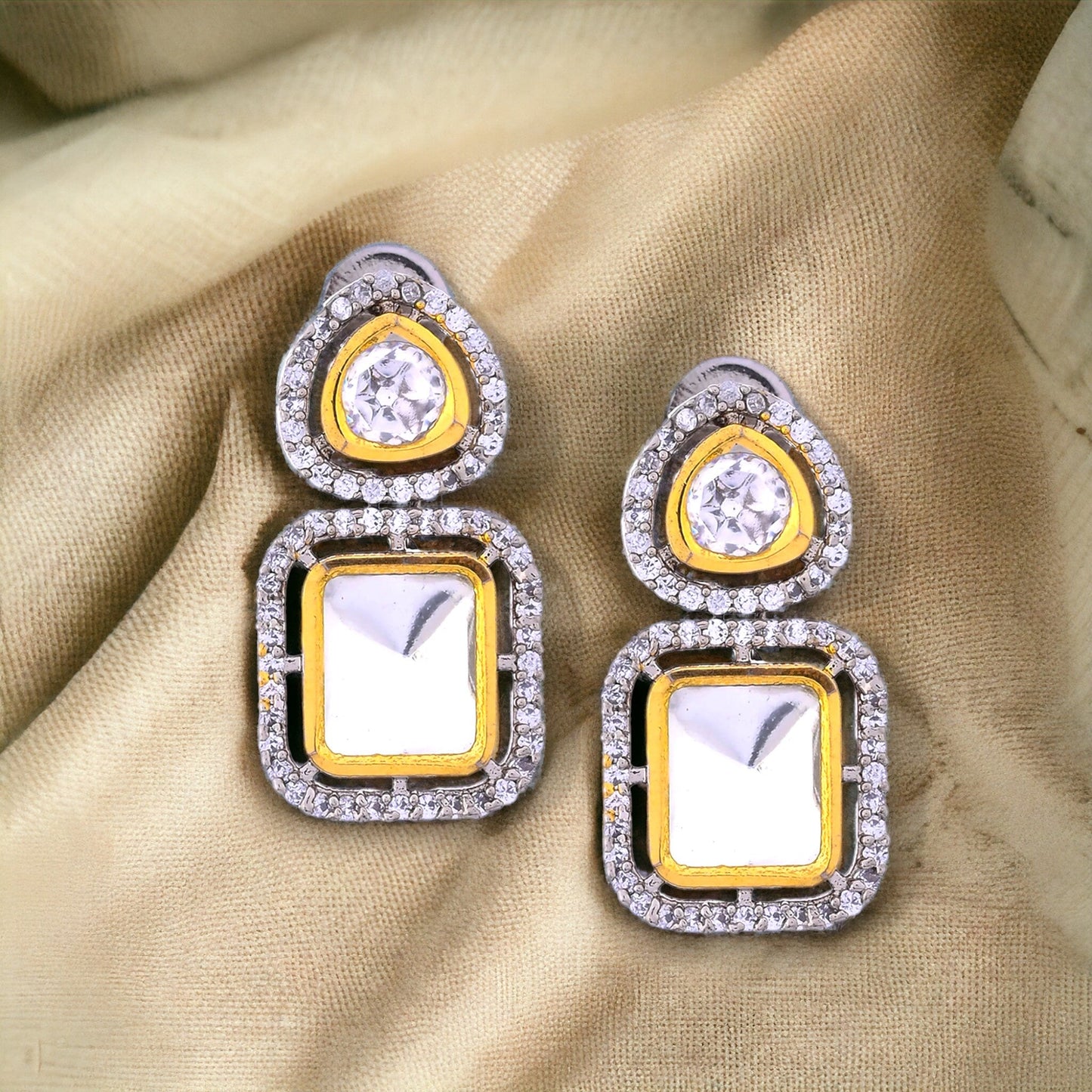 TRINGLE SQUARE VELMA EARRING