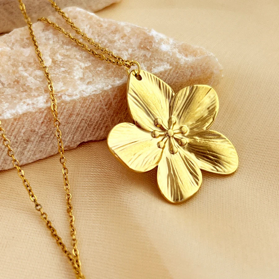PREETY AS FLOWER  18K GOLD PLATED NECKLACE